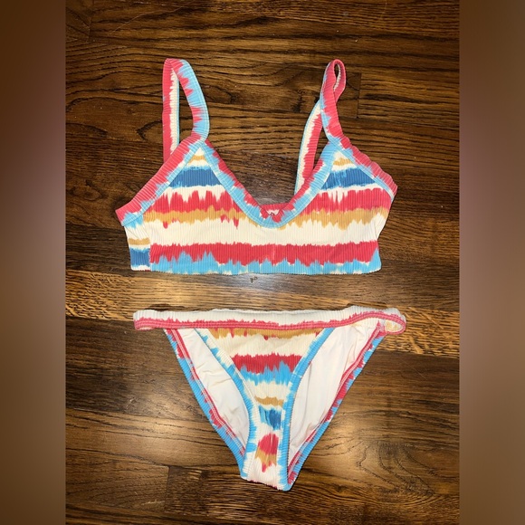 Beach Riot Elle Top & Becca Bottom Bikini Set in Primary Dip - Picture 4 of 5